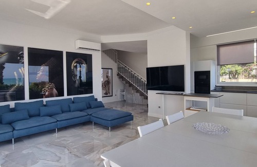 Donnalucata Villa | LUXURIOUS VILLA WITH POOL FACING THE SEA