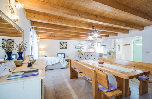 Gracisce Villa | Luxurious villa with a jacuzzi and a private pool