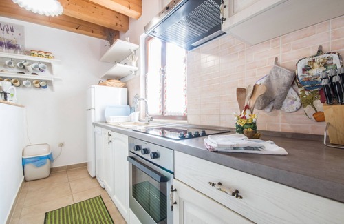 Gracisce Villa | Luxurious villa with a jacuzzi and a private pool