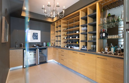 Camps Bay Villa | Luxurious villa with magnificent views, located at the foot of Table Mountain.