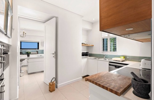 Camps Bay Villa | Luxurious villa with magnificent views, located at the foot of Table Mountain.