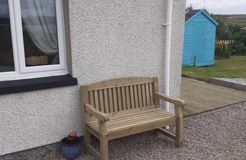 Isle of Lewis Cottage | Luxury 1 bedroomed cottage, sits on the waters edge with breathtaking views.