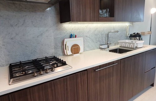 Burnaby Condo | Luxury 1BR High-Rise Condo in Brentwood | Views, SkyTrain, Patio, Amenities