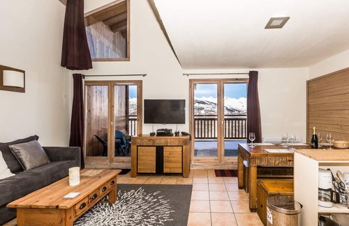 Bellentre Apartment | Luxury 2 bedroom apartment within a chalet, 55m2 in village location Les Coches