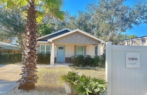 Laguna Beach Estates Cottage | Luxury 2-bedroom beach house with pool only 5 min walking to the beach