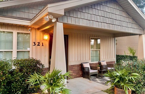 Laguna Beach Estates Cottage | Luxury 2-bedroom beach house with pool only 5 min walking to the beach