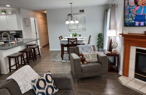 Manteno House | Luxury! 2 king beds and 2 full bathrooms