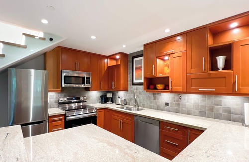 Upper Village Condo | Luxury 2-level 2.5 bed condo steps to Blackcomb slopes!