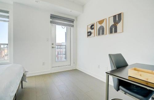 Downsview House | Luxury 2 Queen Beds Suite with Private Bathroom near Downsview Park Subway easy access Downtown