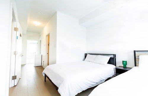 Downsview House | Luxury 2 Queen Beds Suite with Private Bathroom near Downsview Park Subway easy access Downtown