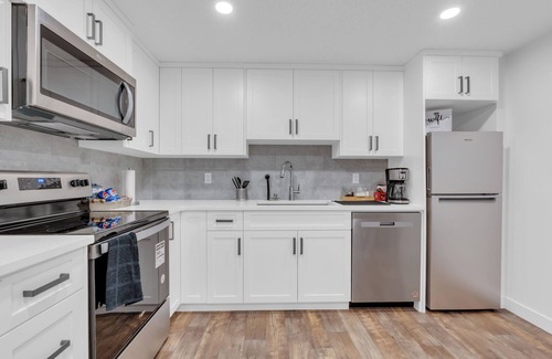 Southeast Calgary House | Luxury 2Bdr Retreat, Calgary, Everything You Need, Best coffee