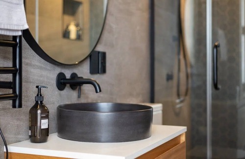 Freemans Bay Apartment | Luxury 2bed/2bath penthouse in Freemans Bay with free basement car park & wifi