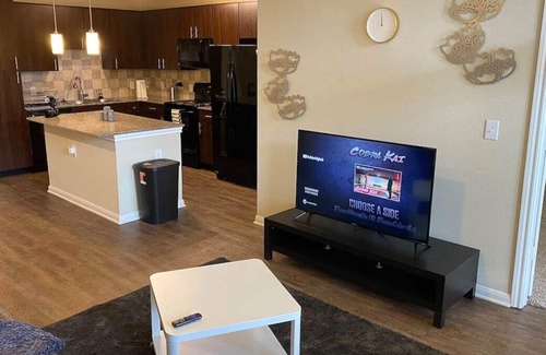 Lazybrook/Timbergrove Apartment | Luxury 2Bed2Bath Apt in the Heart of Houston Heights! Slps5. Pool🏊‍♀️👙🏋️‍♂️☕️🍗✍️🚲🛒🐕📺🦽🌃🎉📬🔐