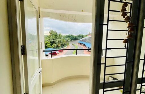 Thiruvananthapuram Apartment | Luxury 2BHK serviced apartment with free parking - AC Master bedroom