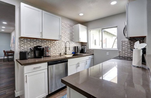 Rancho Bel Air House | Luxury 3-bed home near the Strip w/a poker table