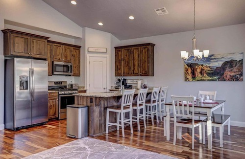 Sienna Hills House | Luxury 3-bedrm St. George townhome with pool by Sand Hollow & Zion. Sleeps 10