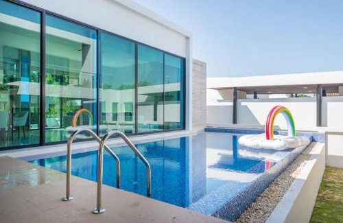 Na Chom Thian House | Luxury 3-Bedroom Pool Villa Beach Access, Na Jomtien Pattaya