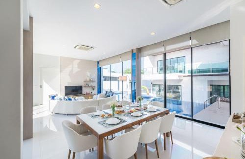 Na Chom Thian House | Luxury 3-Bedroom Pool Villa Beach Access, Na Jomtien Pattaya