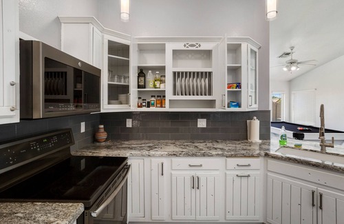 Suncliff House | Luxury 3-br Home with Pool & Outdoor BBQ Area