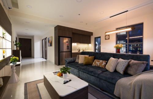 Tan Phu District Apartment | Luxury 3BR Apartment 121m - Resort Pool & Gym - Near Aeon Mall