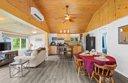 Rideau Lakes House | Luxury 3BR Cabin with Patio Large Yard and BBQ!
