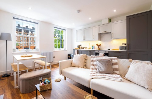 Dartmouth Park Apartment | Luxury 3BR Pool Table GymBike SmartTV WiFi