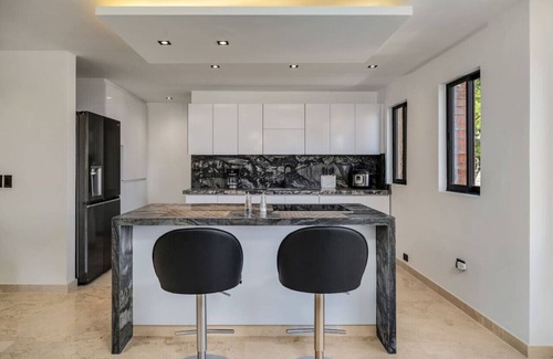 El Poblado Apartment | Luxury 3BR Retreat, Private Jacuzzi, Nightclub and AC