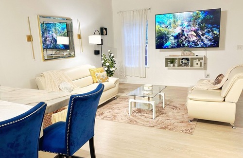 Sunset Road House | Luxury 3BR w King & Queen Beds, Patio, Playground, Uptown CLT, Home w Office