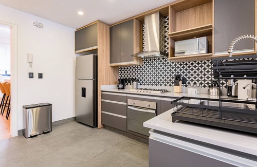 Colonia Roma House | Luxury 4 bedroom house with AC and Jacuzzi in Heart of Roma Norte, Mexico City