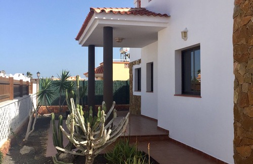Caleta de Fuste Villa | Luxury 4-Bedroom Villa with Pool, Wi-Fi and Air Conditioning