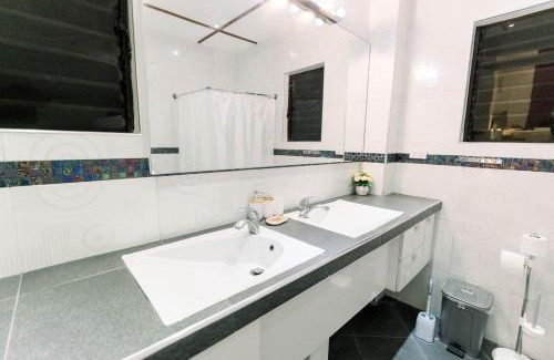 Tawala Apartment | Luxury 4BR Apartment with Pool behind Alona Beach