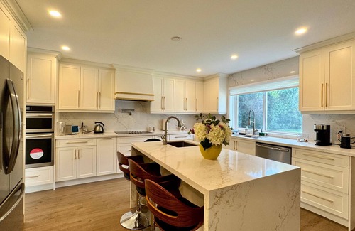 Clarkson-Lorne Park House | Luxury 4BR Retreat with Pool, Piano, Spa & Games