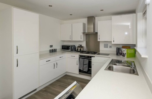 Chatham Apartment | Luxury 5-bedroom home near Chatham Dockyard & river walks