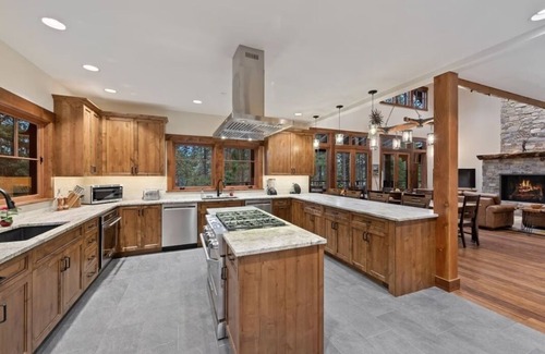 Cle Elum Cabin | Luxury 5 Suite Suncadia Golf Course Hm w Hot Tub, Sauna, Game & Theater Level