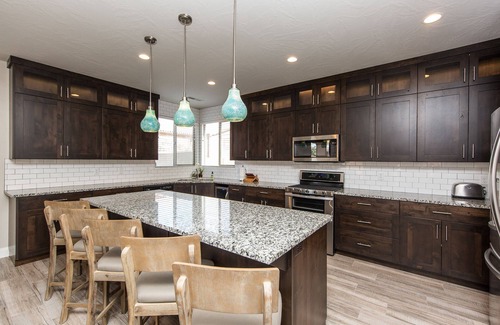 Santa Clara House | Luxury 6BR/7BA Family Friendly Home near Zion Private Pool & Resort Amenities