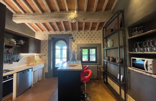 Citta della Pieve House | Luxury 6BR Villa with Heated Pool, Wine Tastings & Cooking Classes
