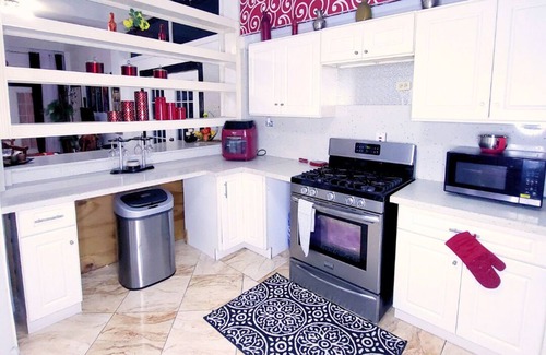 Eastwood Park House | Luxury 9BR In Central Halfway Tree @Kingston Manor