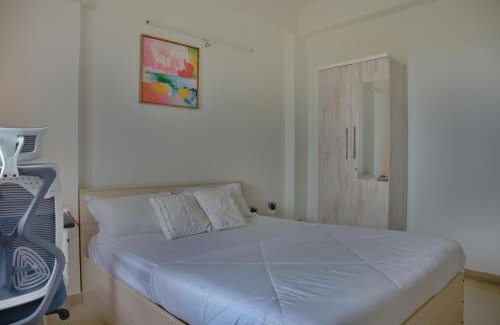 Phase 3 Apartment | Luxury AC 2BHK Full Furnished with Sunrise View, Hill View, Pool, Kitchen, Ergonomic Workstation