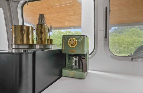Rockbridge House | Luxury Airstream Glamping Royale Unit 4 of 6, On-Site Hiking, Sauna