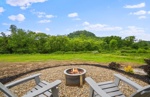 Rockbridge House | Luxury Airstream Glamping Royale Unit 4 of 6, On-Site Hiking, Sauna
