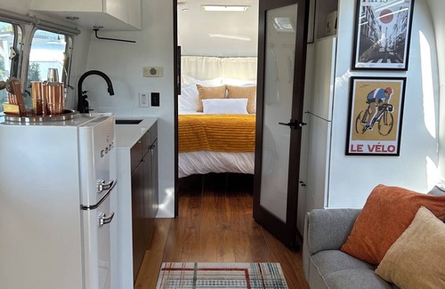 Rockbridge House | Luxury Airstream Glamping Parisian Unit 5 of 6, On-Site Hiking, Sauna
