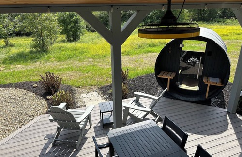 Rockbridge House | Luxury Airstream Glamping Parisian Unit 5 of 6, On-Site Hiking, Sauna