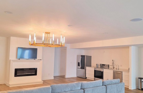 Waukee Apartment | Luxury All-Inclusive 2 bedrooms