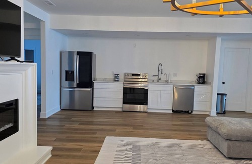 Waukee Apartment | Luxury All-Inclusive 2 bedrooms