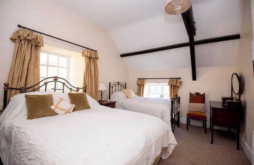 Sixmilebridge Cabin | Luxury and elegant lakeside lodges, Boating activities and pet friendly.