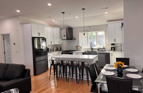 Danvers Apartment | Luxury and Modern Apt near Mall/Hospital