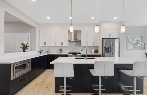 Calgary House | Luxury and spacious 5BR Home Calgary Near YYC