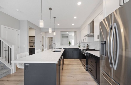 Calgary House | Luxury and spacious 5BR Home Calgary Near YYC