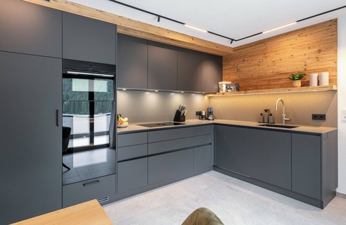 Pettneu am Arlberg Apartment | Luxury apartment with a fireplace