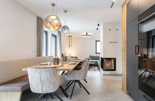 Pettneu am Arlberg Apartment | Luxury apartment with a fireplace